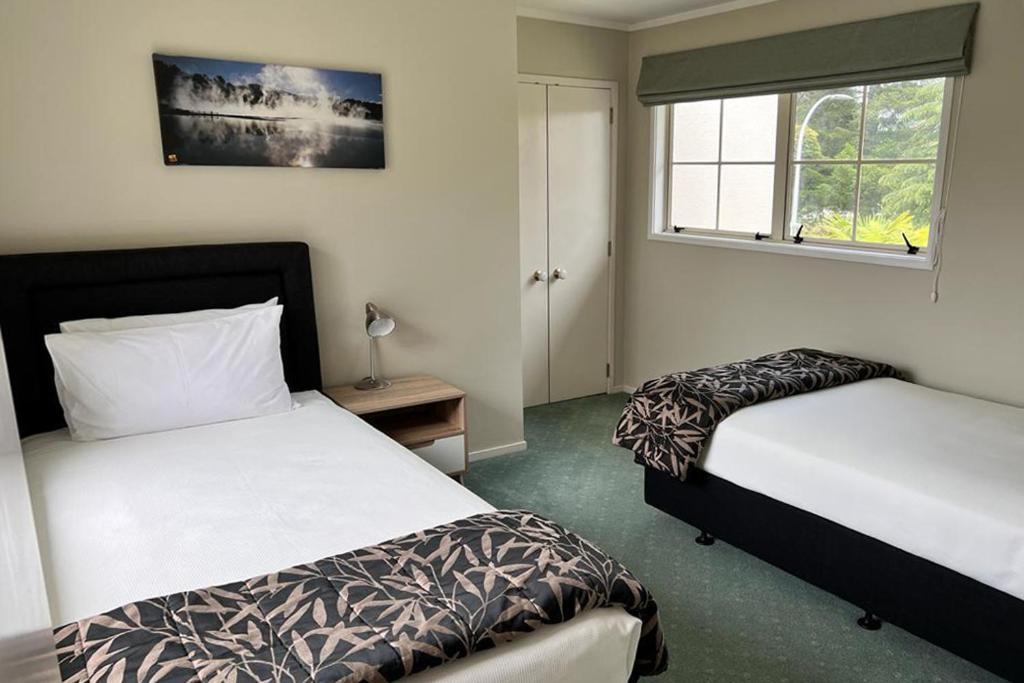 Silver Fern Rotorua Suites & Spa Zewnętrze zdjęcie A bedroom at the hotel