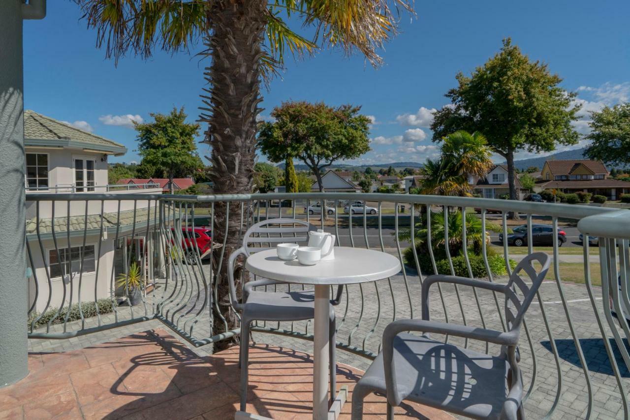 Silver Fern Rotorua Suites & Spa Zewnętrze zdjęcie A balcony in Queenstown, New Zealand
