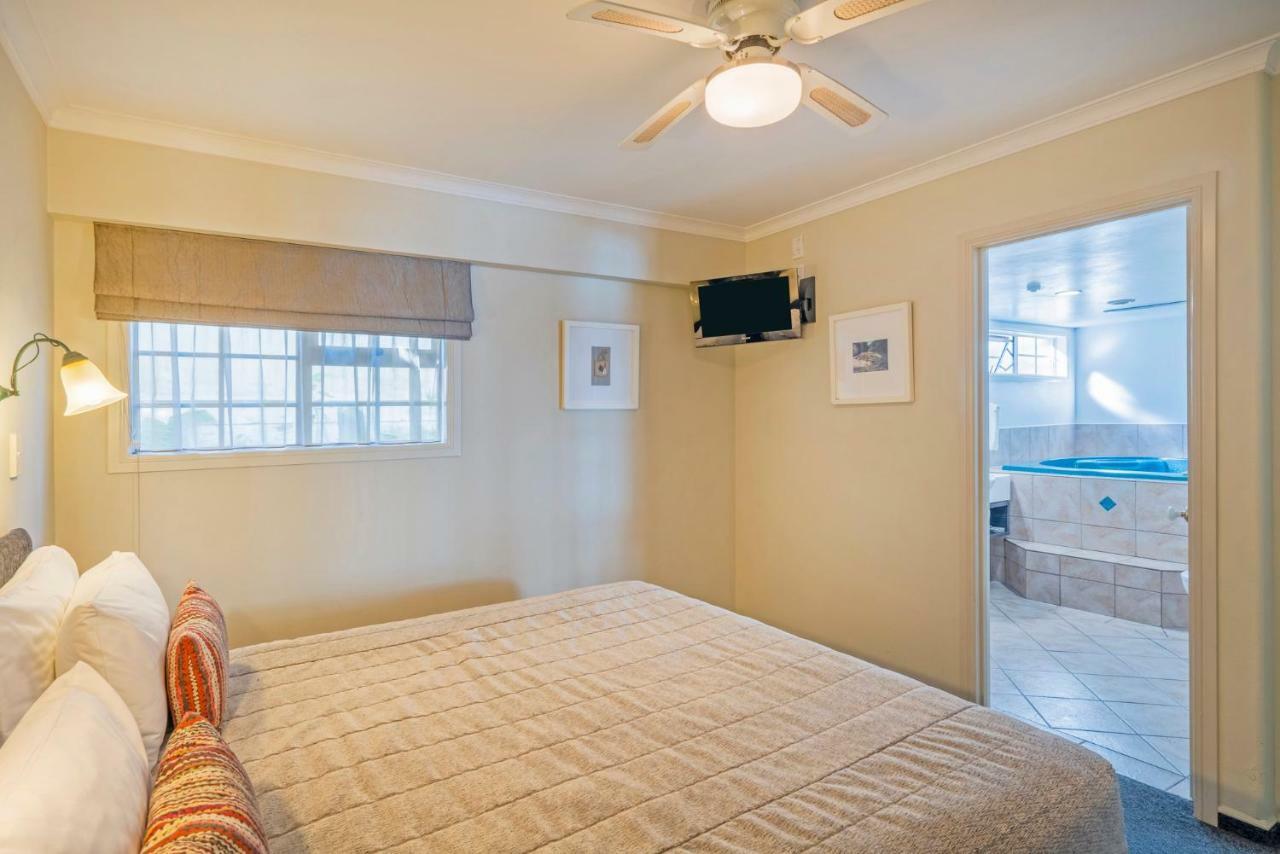 Silver Fern Rotorua Suites & Spa Zewnętrze zdjęcie A bedroom at the hotel