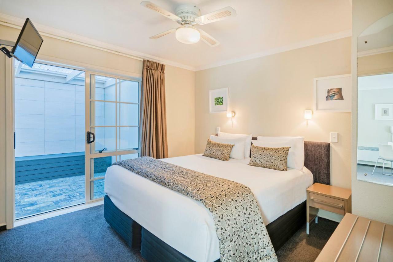 Silver Fern Rotorua Suites & Spa Zewnętrze zdjęcie A bedroom at the hotel