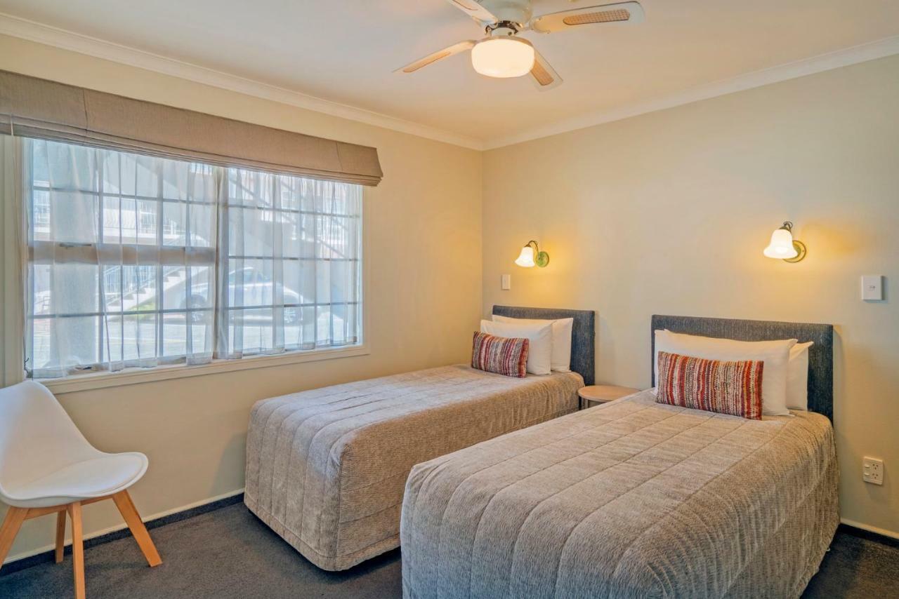 Silver Fern Rotorua Suites & Spa Zewnętrze zdjęcie A typical bedroom at the motel