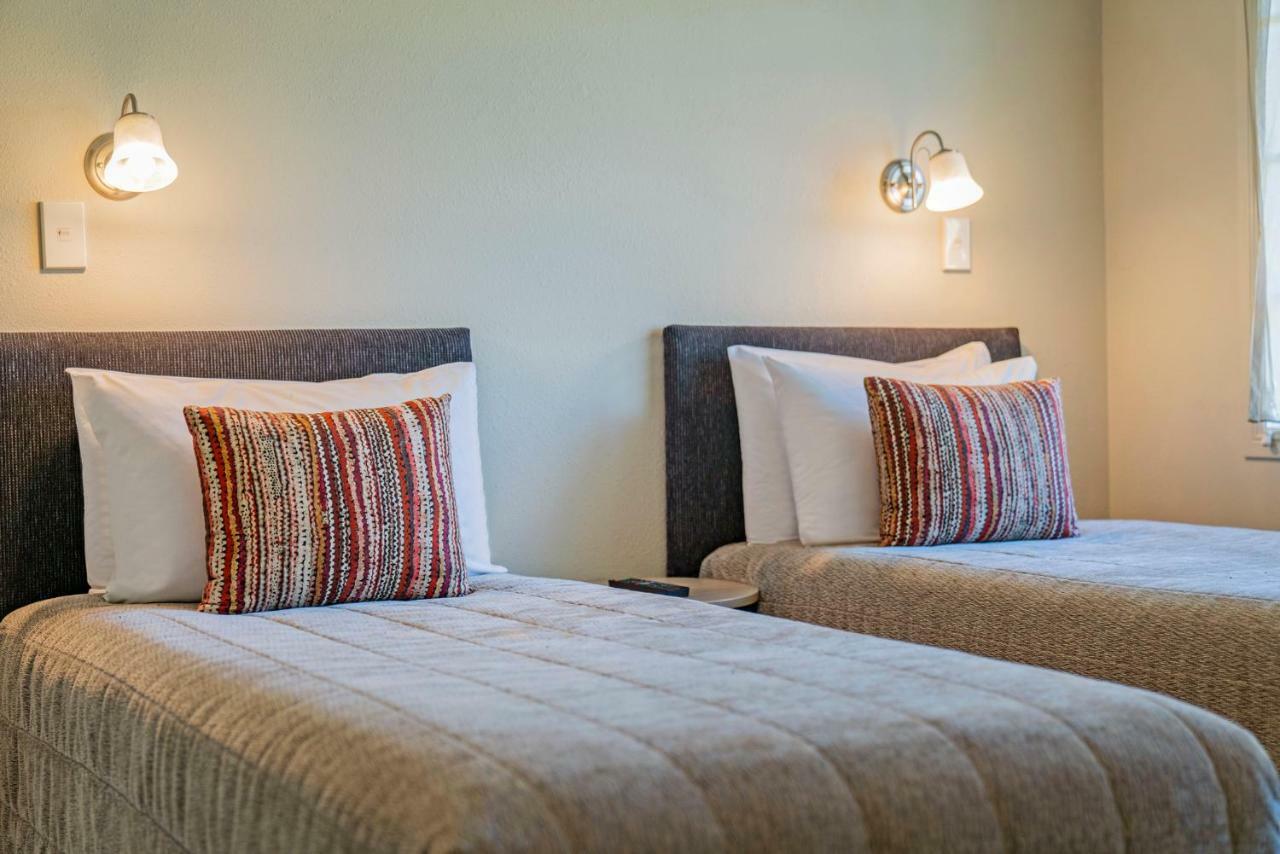Silver Fern Rotorua Suites & Spa Zewnętrze zdjęcie A bedroom at the hotel